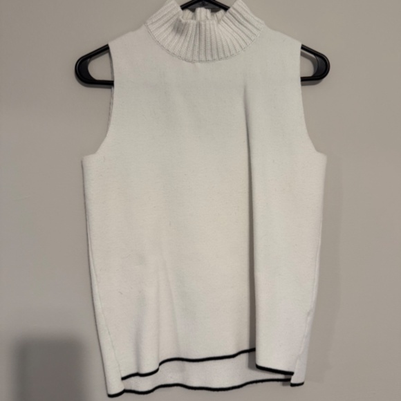 Zara Sleeveless Sweater Turtleneck - Picture 4 of 5